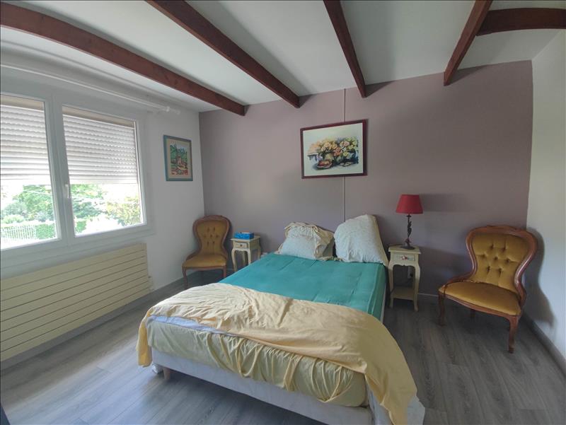 Vente Maison CHALAIS - 9 pièces -208 m² - (16210)
