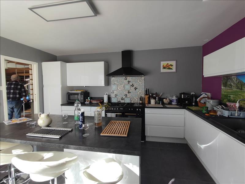 Vente Maison CHALAIS - 9 pièces -208 m² - (16210)