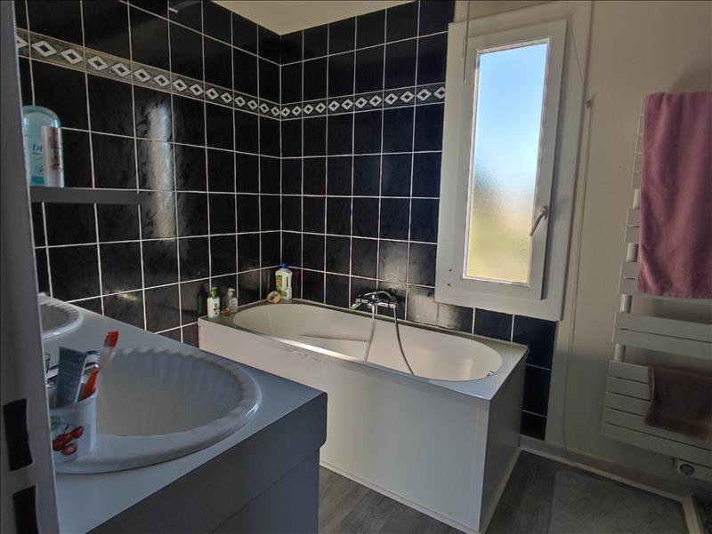 Vente Maison CHALAIS - 9 pièces -208 m² - (16210)