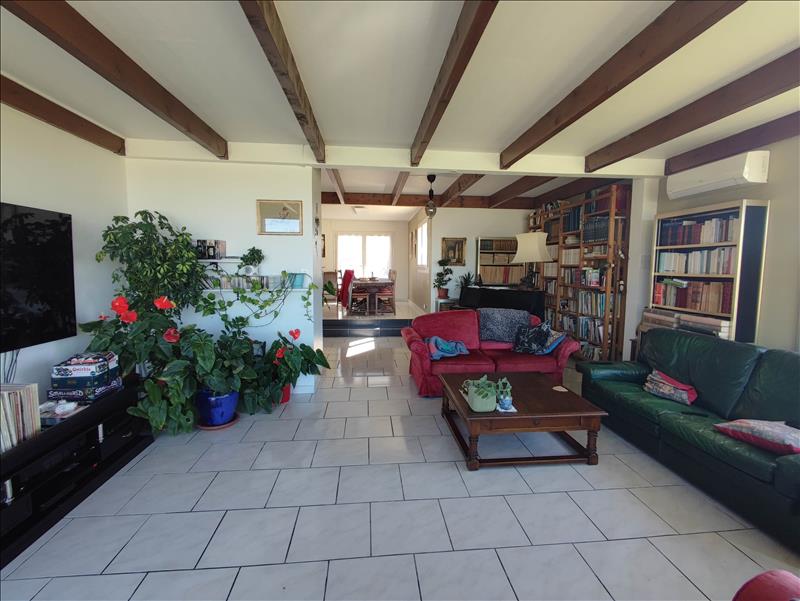 Vente Maison CHALAIS - 9 pièces -208 m² - (16210)