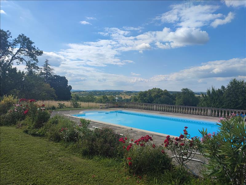 Vente Maison CHALAIS - 9 pièces -208 m² - (16210)