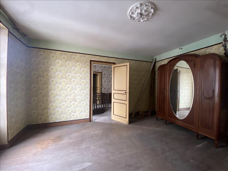 Vente Maison CHALAIS - 10 pièces -217 m² - (16210)
