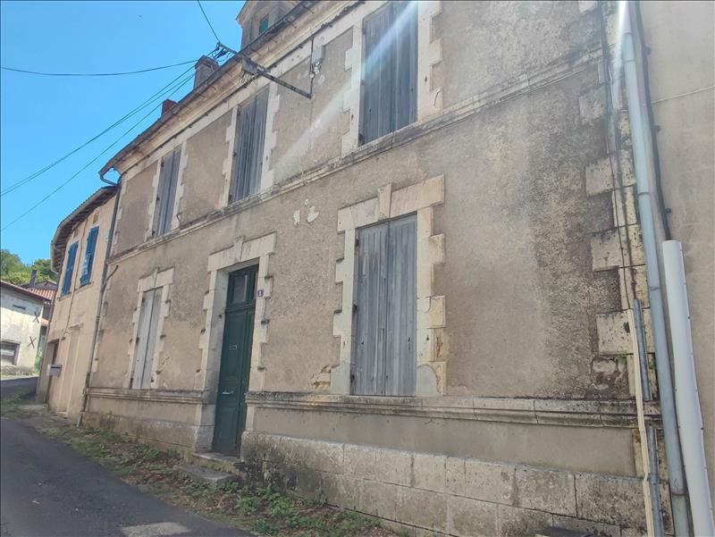 Vente Maison CHALAIS - 10 pièces -217 m² - (16210)