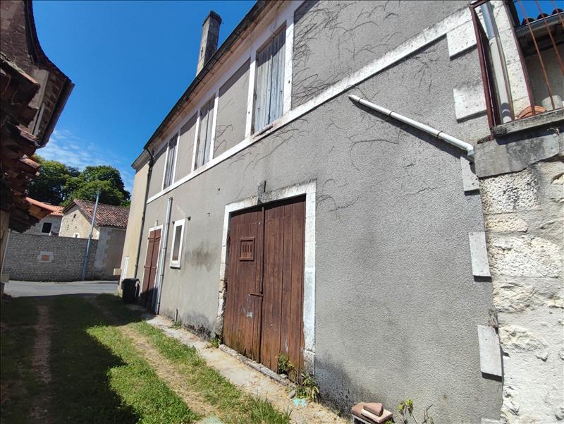 Vente Maison CHALAIS - 10 pièces -217 m² - (16210)