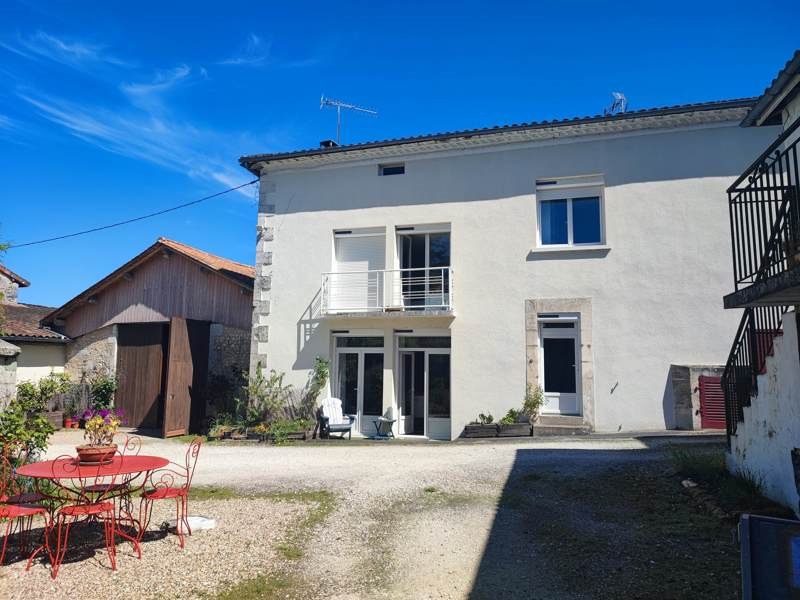 Vente Maison ST SEVERIN - 5 pièces -138 m² - (16390)