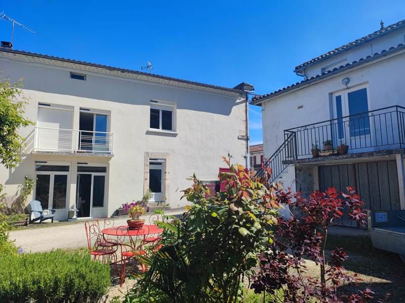 Vente Maison ST SEVERIN - 5 pièces -138 m² - (16390)