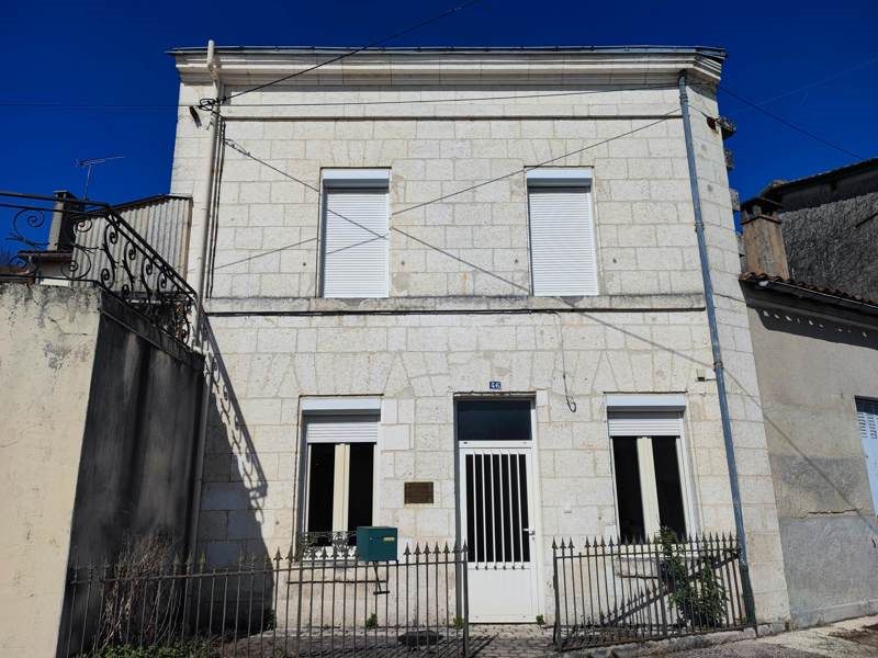 Vente Maison CHALAIS - 6 pièces -126 m² - (16210)