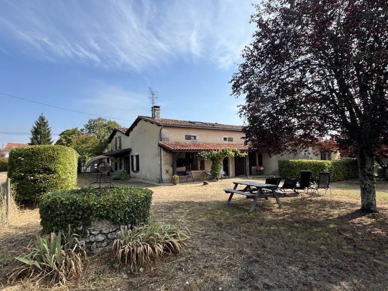 Vente Maison ST QUENTIN DE CHALAIS - 6 pièces -150 m² - (16210)