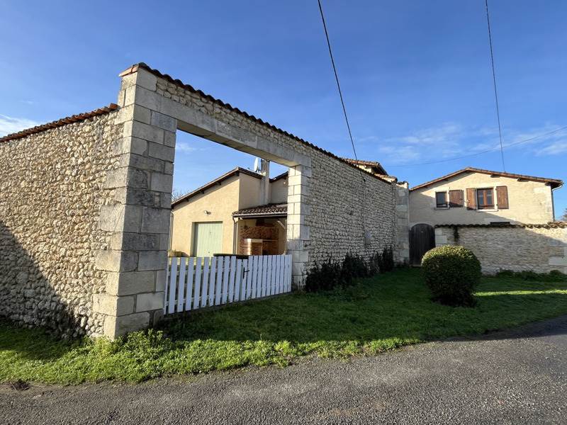 Vente Maison ST QUENTIN DE CHALAIS - 6 pièces -150 m² - (16210)