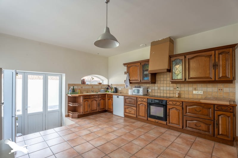 Vente Maison MONTBOYER - 8 pièces -280 m² - (16620)