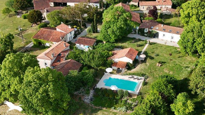 Maison 8 pièces 330 m² · à Saint-Romain · 330 m² · 783 000 €