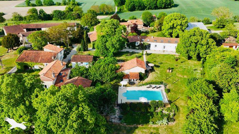 Vente Maison ST ROMAIN - 8 pièces -330 m² - (16210)