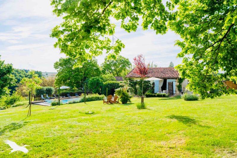 Vente Maison ST ROMAIN - 8 pièces -330 m² - (16210)