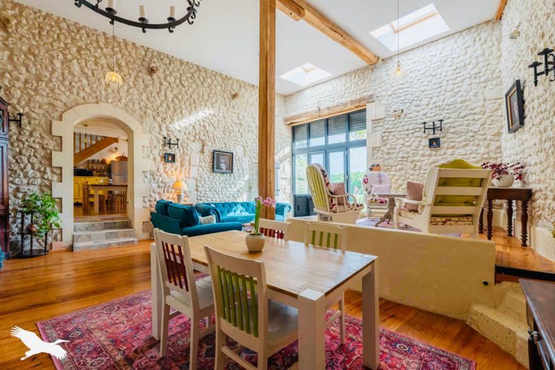 Vente Maison ST ROMAIN - 8 pièces -330 m² - (16210)