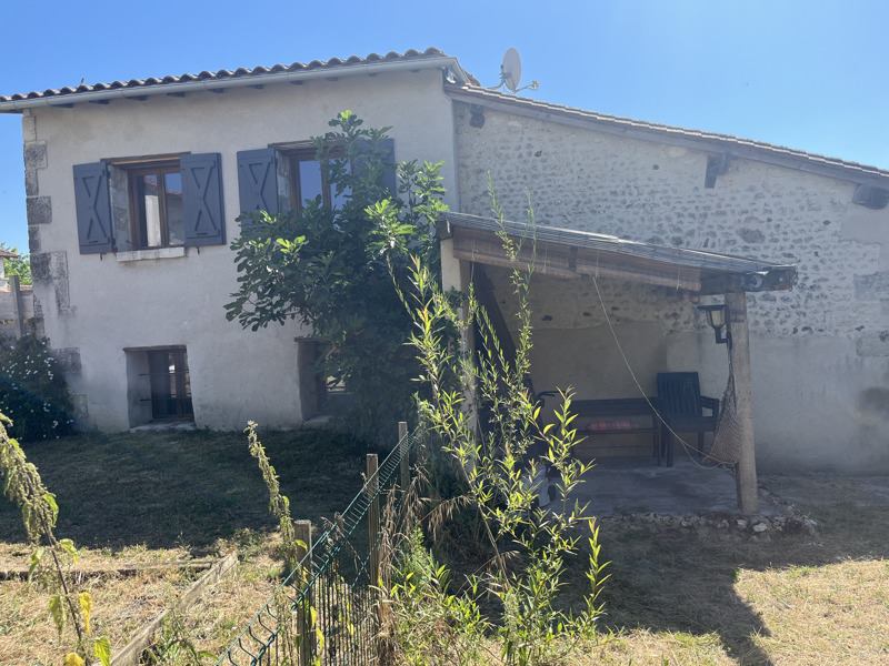 Vente Maison ST ROMAIN - 4 pièces -110 m² - (16210)