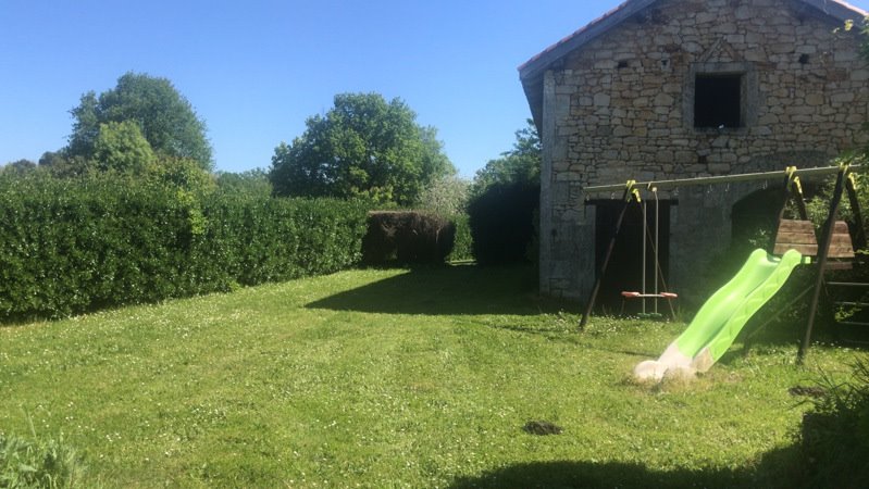 Vente Maison GUIZENGEARD - 7 pièces -210 m² - (16480)