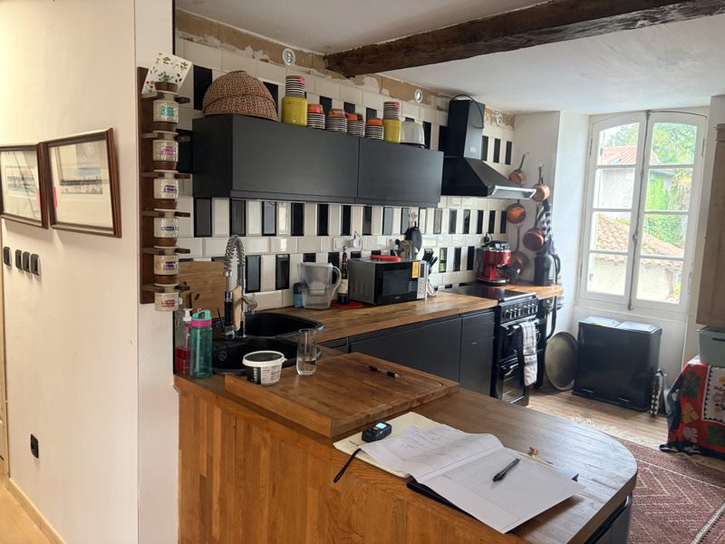 Vente Maison Bonnes - 4 pièces -100 m² - (16390)