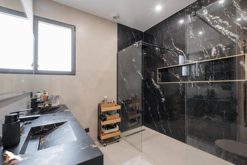 Vente Maison ST JEAN DE VEDAS - 6 pièces -212 m² - (34430)