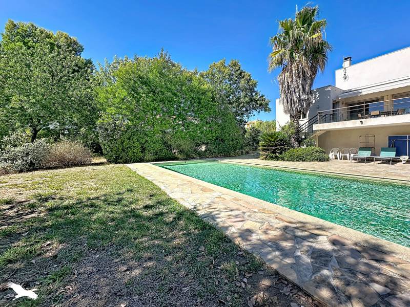 Maison 7 pièces 185 m² · à Juvignac · 185 m² · 799 990 €