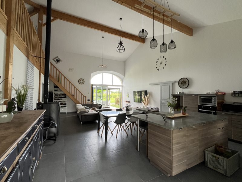 Vente Maison CAZAUGITAT - 8 pièces -268 m² - (33790)