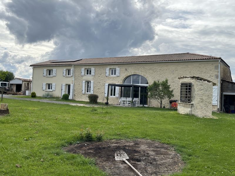 Vente Maison CAZAUGITAT - 8 pièces -268 m² - (33790)