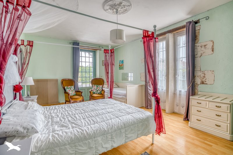 Vente Maison RIOCAUD - 17 pièces -440 m² - (33220)