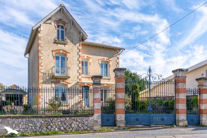 Vente Maison MIRAMONT DE GUYENNE - 7 pièces -165 m² - (47800)