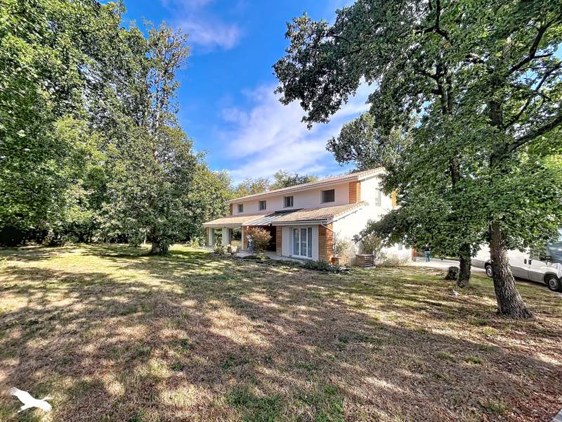 Maison 6 pièces 252 m² · à Grazac · 252 m² · 544 000 €