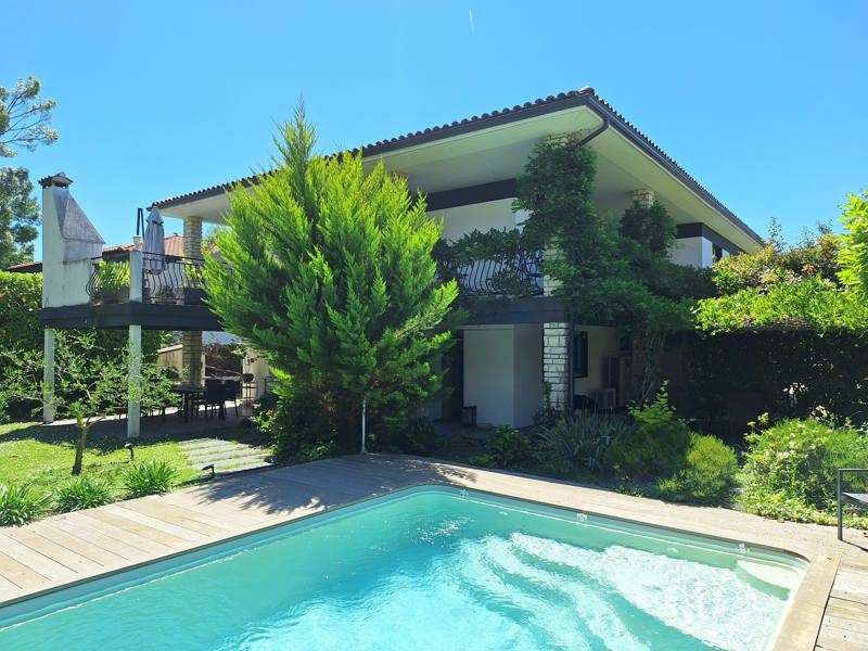 Vente Maison Pessac - 8 pièces -237 m² - (33600)