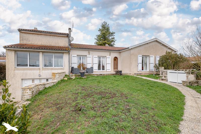 Vente Maison LES EGLISES D ARGENTEUIL - 8 pièces -210 m² - (17400)