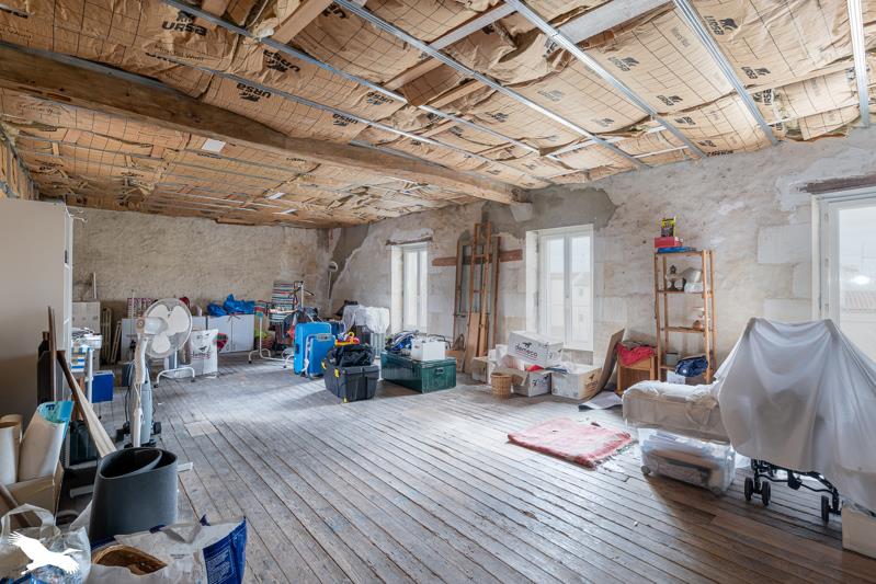Vente Maison ST JEAN D ANGELY - 7 pièces -158 m² - (17400)