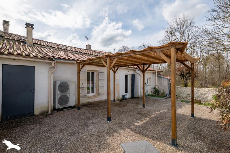 Vente Maison POURSAY GARNAUD - 6 pièces -122 m² - (17400)