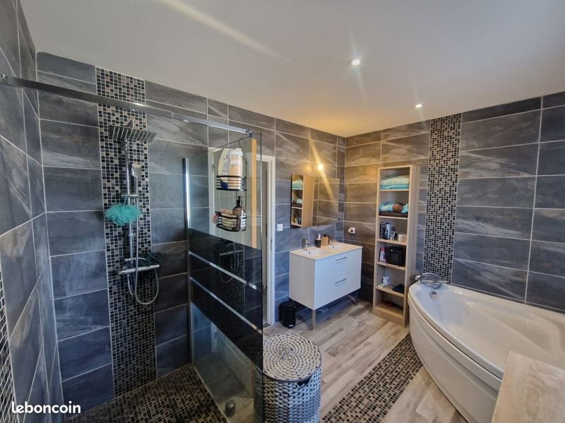 Vente Maison LA CROIX COMTESSE - 6 pièces -161 m² - (17330)