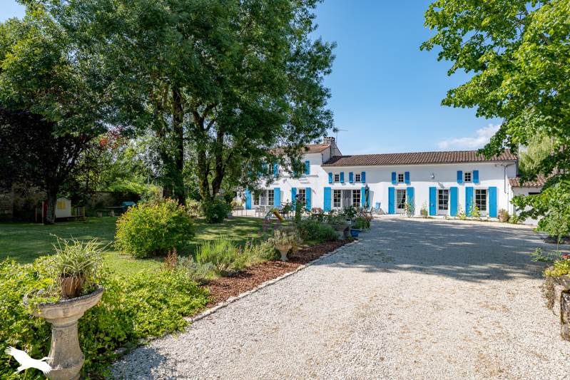 Vente Maison ST HILAIRE DE VILLEFRANCHE - 5 pièces -182 m² - (17770)
