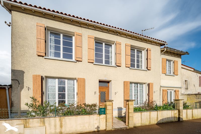 Vente Maison VILLENEUVE LA COMTESSE - 6 pièces -127 m² - (17330)