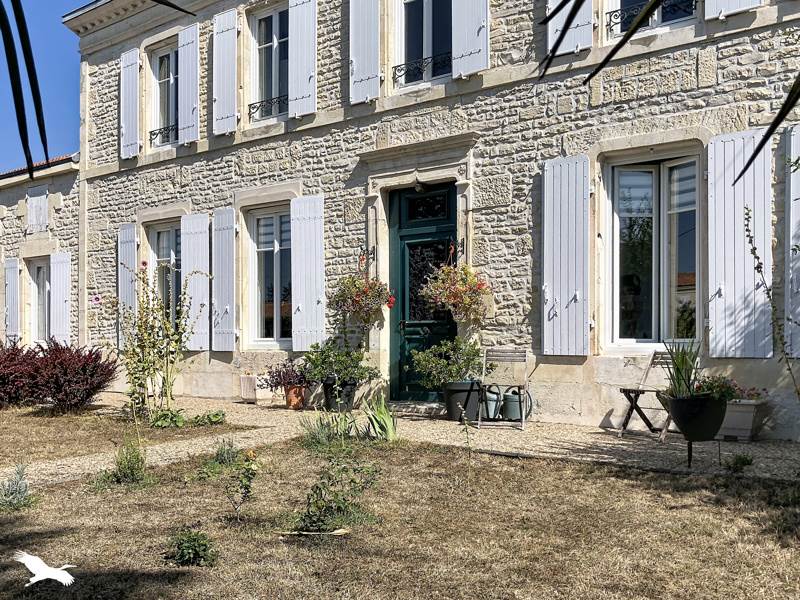 Vente Maison Villeneuve-la-Comtesse 17330 8 pièces - 246 m²