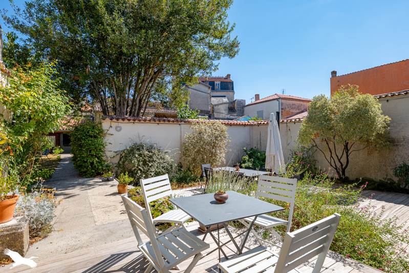 Vente Maison ST JEAN D ANGELY - 7 pièces -240 m² - (17400)