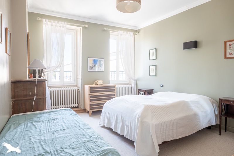 Vente Maison ST JEAN D ANGELY - 7 pièces -240 m² - (17400)