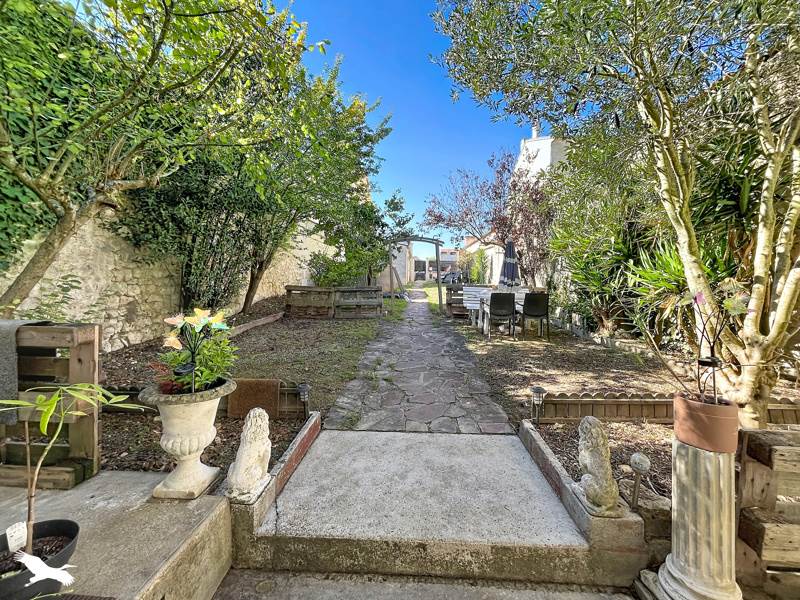Vente Maison ST JEAN D ANGELY - 5 pièces -129 m² - (17400)