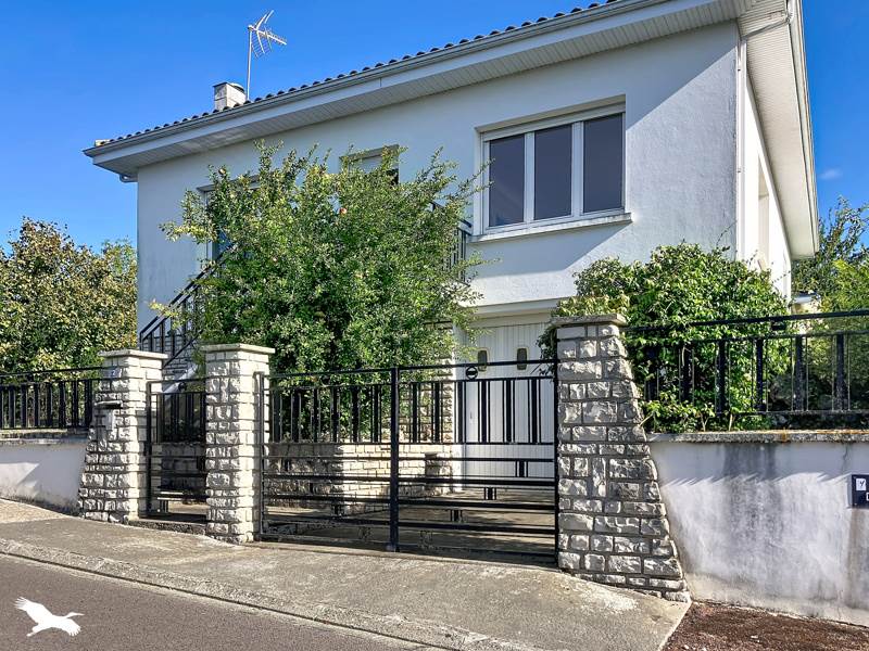 Maison 5 pièces 144 m² · à Saint-Jean-d'Angély · 144 m² · 182 000 €