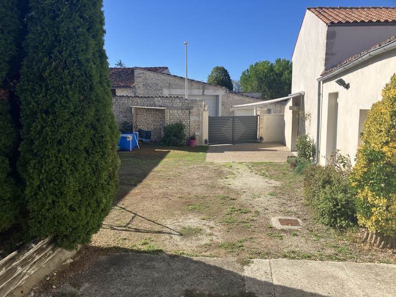 Vente Maison LES EGLISES D ARGENTEUIL - 7 pièces -285 m² - (17400)