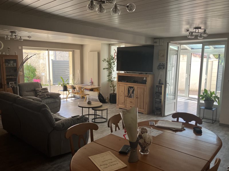 Vente Maison LES EGLISES D ARGENTEUIL - 7 pièces -285 m² - (17400)