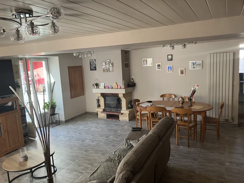Vente Maison LES EGLISES D ARGENTEUIL - 7 pièces -285 m² - (17400)