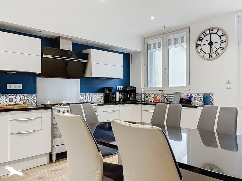 Maison 7 pièces 285 m² · à Les Églises-d'Argenteuil · 285 m² · 244 900 €