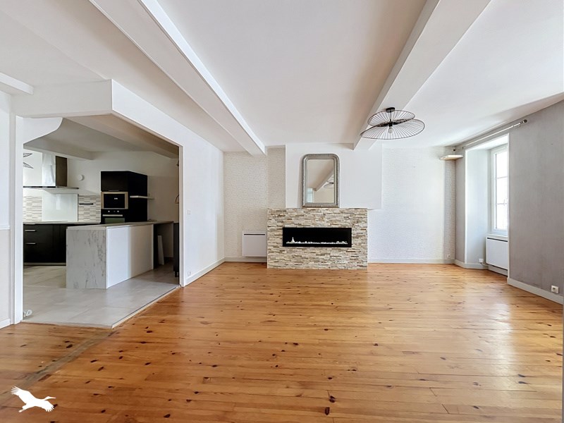 Vente Maison Saint-Jean-d'Angély - 5 pièces -136 m² - (17400)