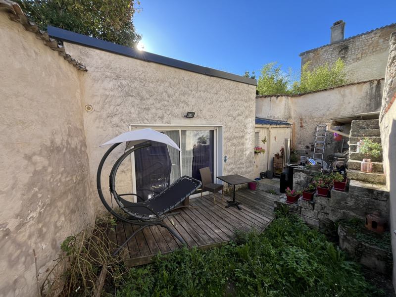 Vente Immeuble Saint-Jean-d'Angély - -  210 m² - (17400)