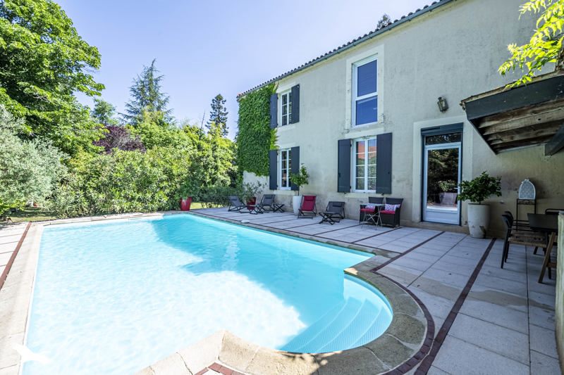 Vente Maison CERONS - 10 pièces -346 m² - (33720)