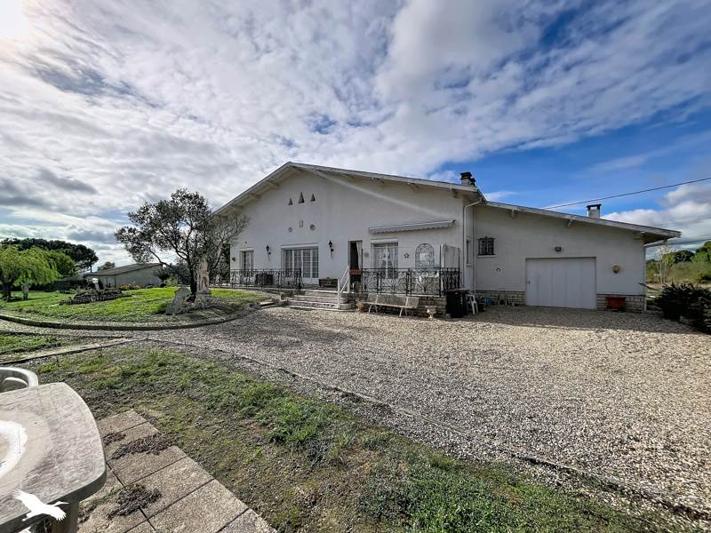 Vente Maison Laroque - 4 pièces -137 m² - (33410)