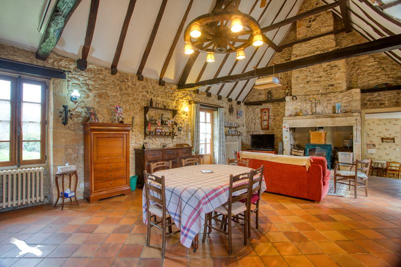 Vente Maison LE BUISSON DE CADOUIN - 12 pièces -300 m² - (24480)