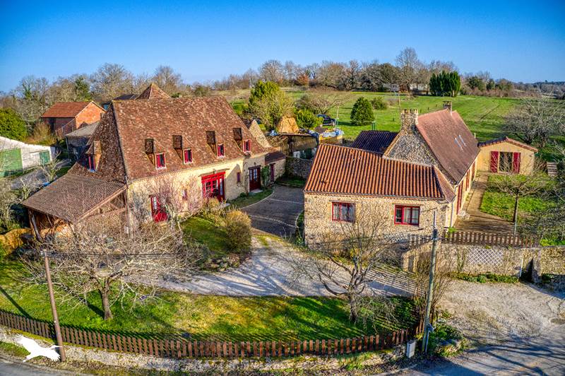 Vente Maison LE BUISSON DE CADOUIN - 12 pièces -300 m² - (24480)